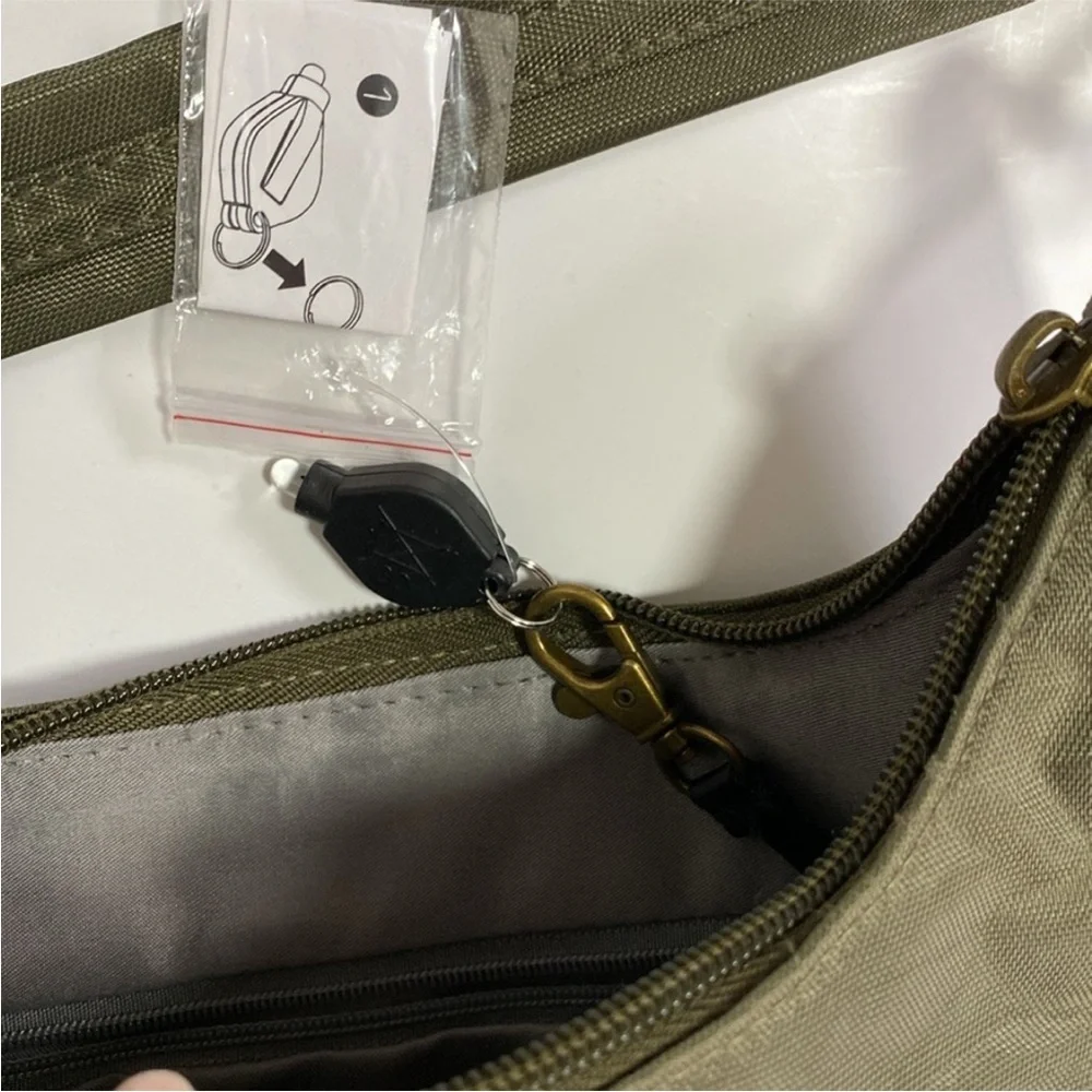 Travelon Anti-Theft Classic Essential Messenger Crossbody Bag - Picture 11 of 16